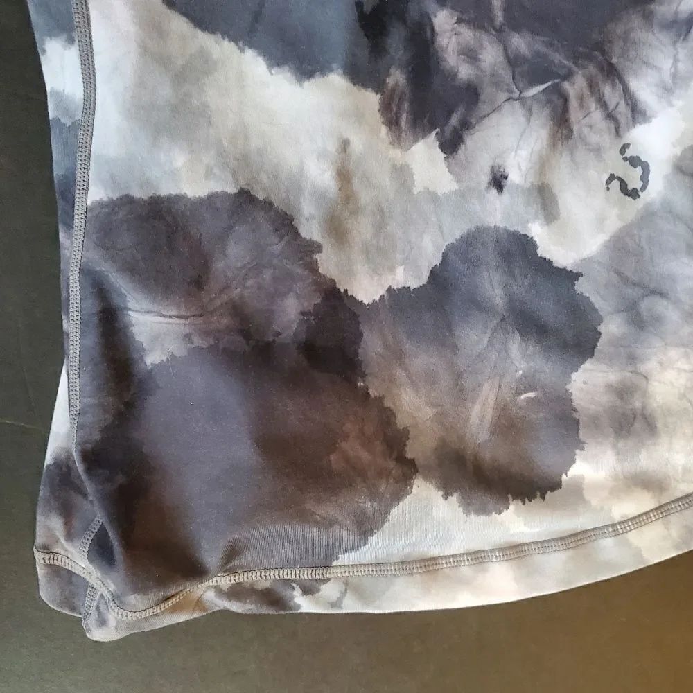 Lululemon Abstract Workout Tank - Picture 7 of 8